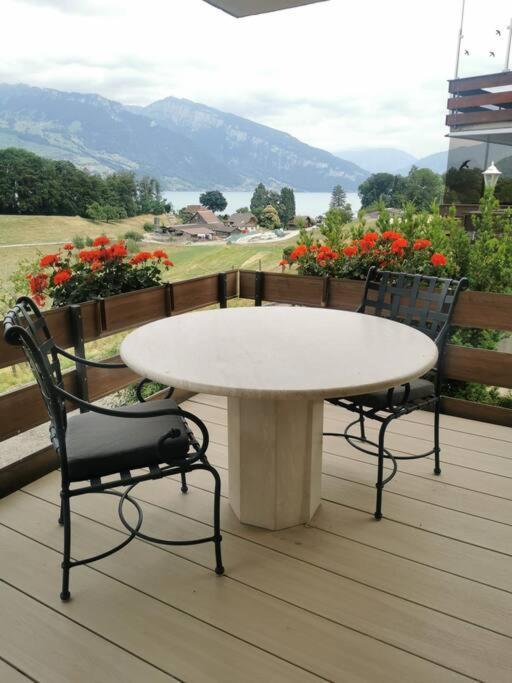 Neb-Thun Einigen, Wohnung Am See Spiez Buitenkant foto